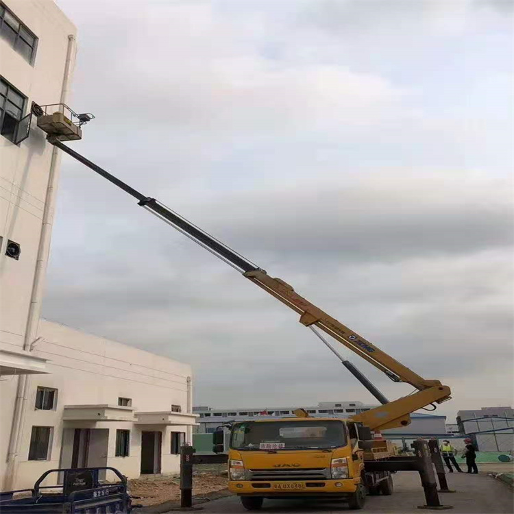 襄城吊车可以用吊笼吊人作业吗